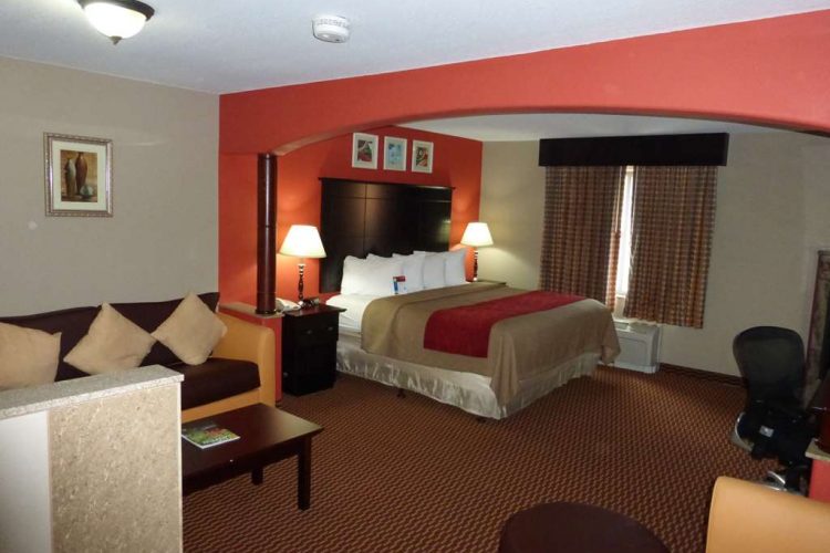 Dried blood from previous guest - Picture of Red Roof Inn Detroit –  Dearborn / Greenfield Village - Tripadvisor