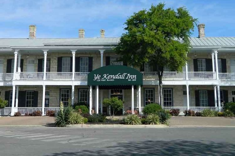 Ye Kendall Inn Boerne Exterior